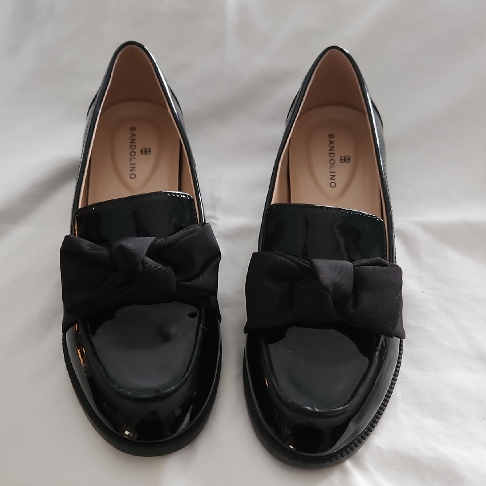 Bandolino Glossy Black Flats with Bow Accent